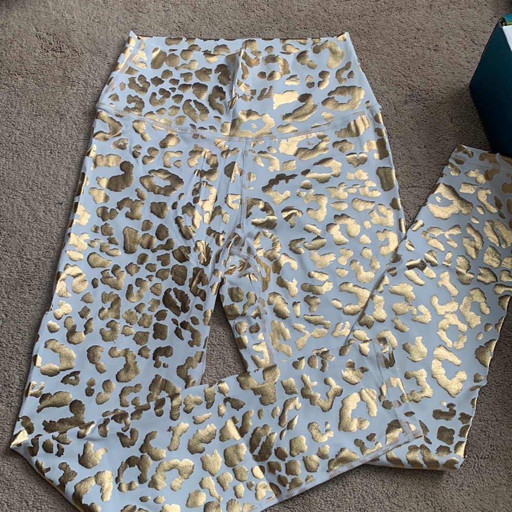 Amelia activewear gold and white leopard leggings NWT
